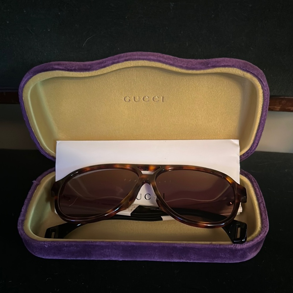 Gucci Unisex Sunglasses Sporty Tortoise and White Stripe with GUCCI